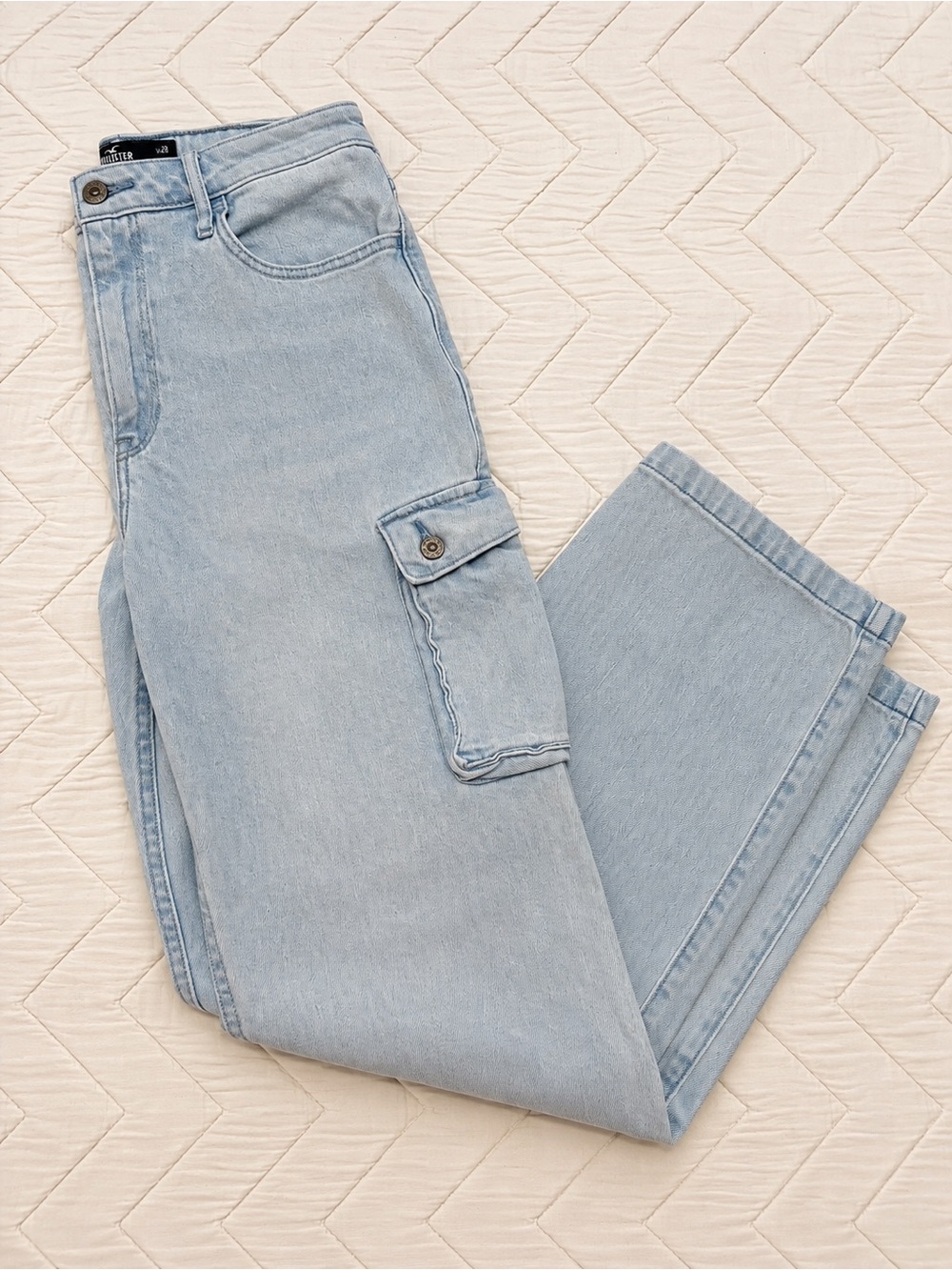 Hollister Ultra High-Rise Dad Cargo Jeans Light Wash W28 L31